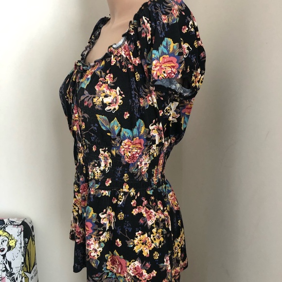 American Rag peasant flower 🌺 blouse - Picture 3 of 4